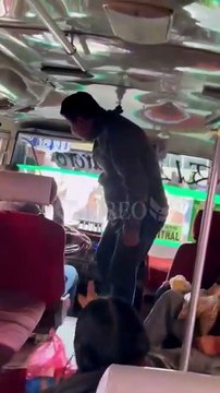 Dos choferes se fueron a las manos dentro de un micro en la zona del Mercado Campesino de Sucre