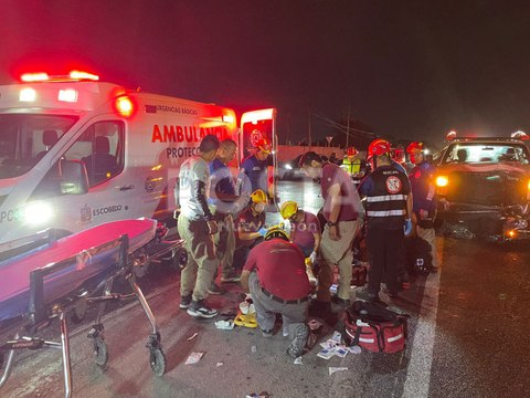 Choque y volcadura en Escobedo deja múltiples heridos