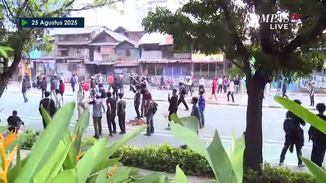 Kala Massa Demo DPR Nyanyikan Tanah Airku, Protes Gaji & Tunjangan Anggota Dewan