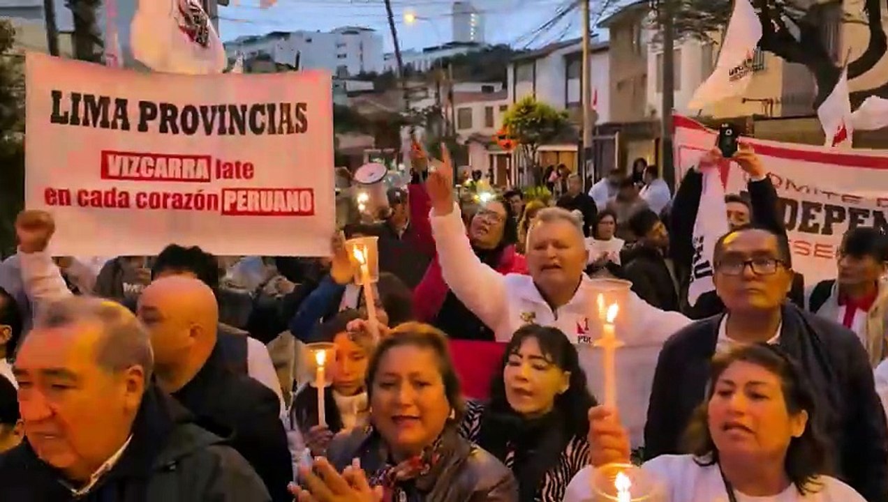 A la casa de presidenta de Perú llega protesta por encarcelamiento de expresidente Vizcarra