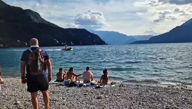 Dorio, mette in salvo i figli e non riemerge: le ricerche nel lago di Como