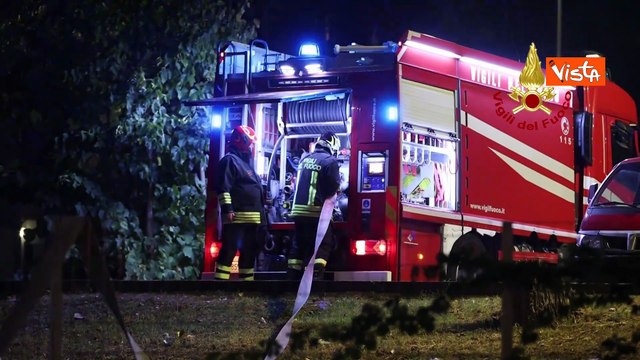 In fiamme il Teatro Viper di Firenze, crollato il tetto. L'intervento dei Vigili del Fuoco