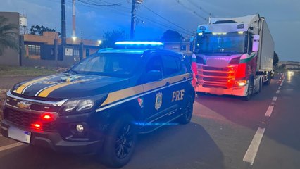 PRF prende motorista de caminhão bêbado em Apucarana; vídeo