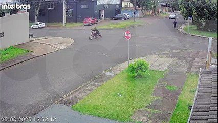 Honda CG Titan é furtada em frente ao Cmei no Bairro Santa Felicidade