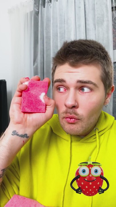 Sponge cupcake prank = Hilarious fail 🤣🧁🧽 #funnyshorts #prank
