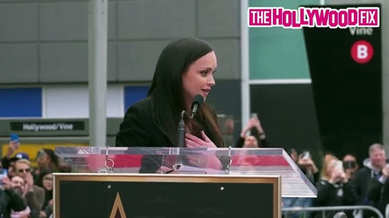 Christina Ricci’s Emotional Walk of Fame Speech Leaves Fans in Tears!Christina Ricci’s Emotional Walk of Fame Speech Leaves Fans in Tears!