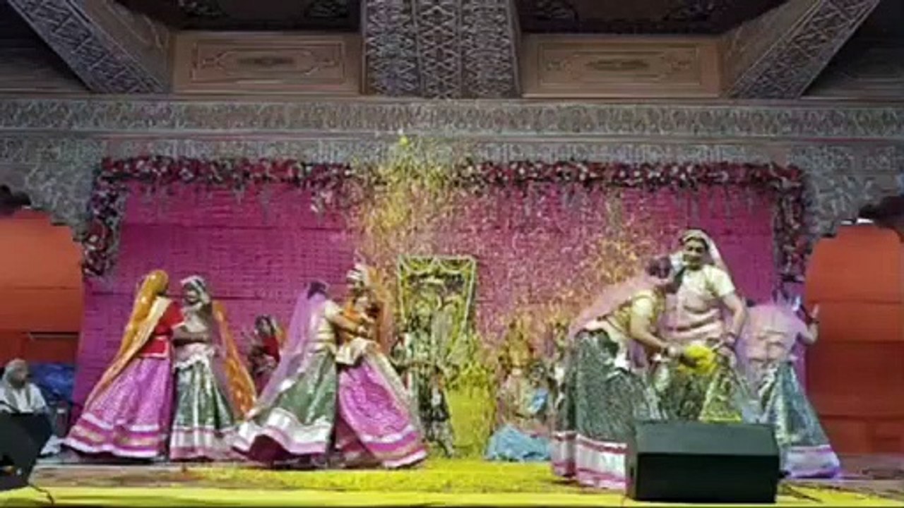 फागोत्सव: गोविंददेवजी मंदिर में गोपियों ने राधा कृष्ण संग खेली फूलों से होली