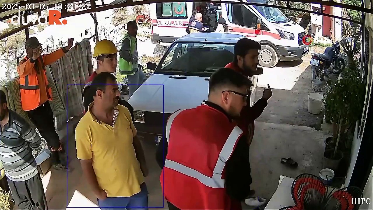 Otoyol şantiyesindeki patlamada kaya parçaları evlere isabet etti: 2 yaralı