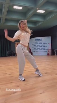 Flavia Mihasan - 19-24.02.2024 \Repetiții Chicago,Circul Metropolitan București. \Parcul Izvor,puradeii,bicicletele,Viviana.\Acasă,în living,desenând pisici.Bucătărie,cosmetice-cadou,Republika Agency. \Rep. Chicago,Metropolitan.\Rep. Mamma Mia!