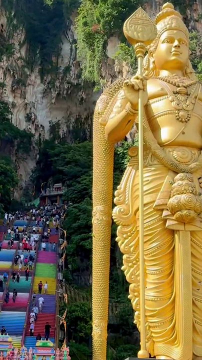 "Climbing the colorful steps of Batu Caves! 🛕✨ A spiritual and adventurous journey surrounded by stunning limestone hills and vibrant temples. �🌿