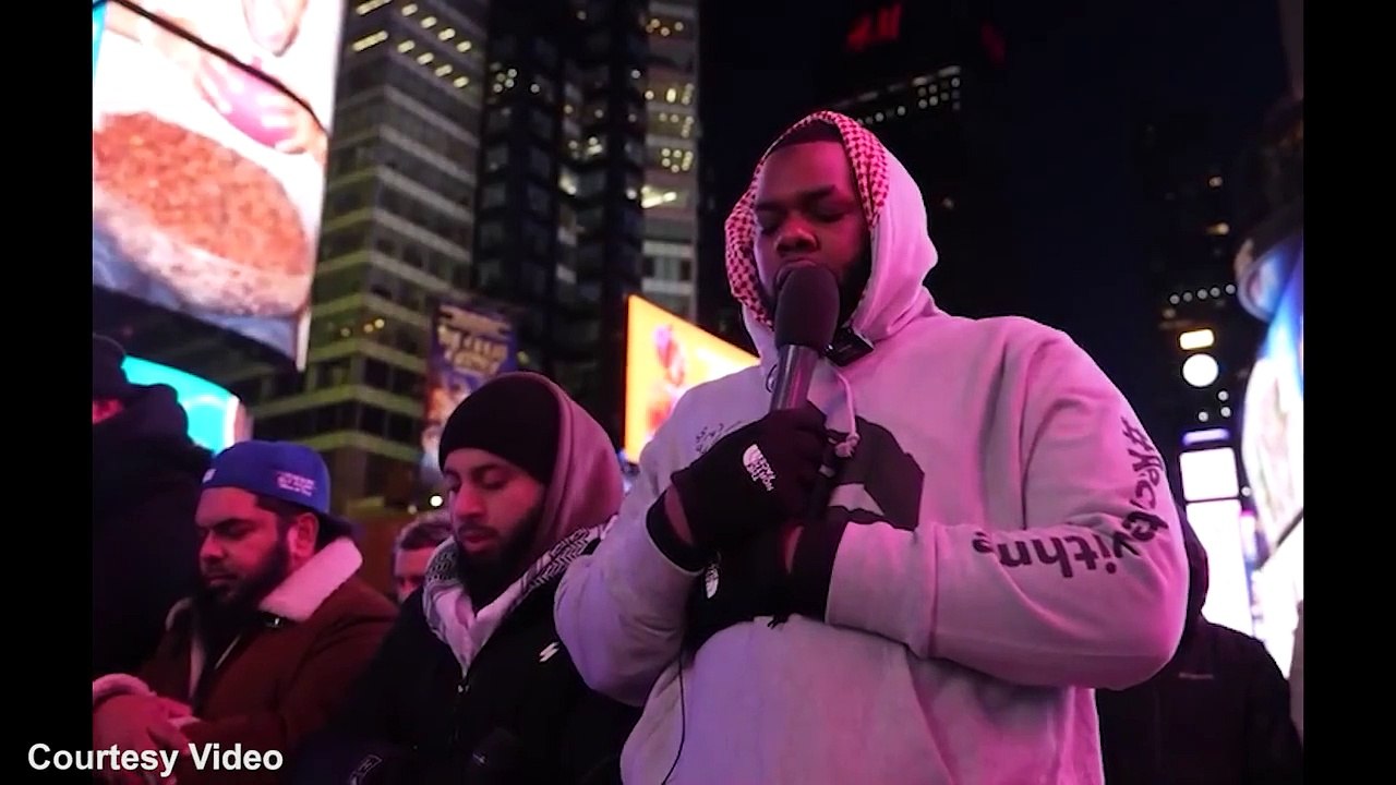 Muslims Gather in New York’s Times Square for Ramadan Iftar and Taraweeh Prayers