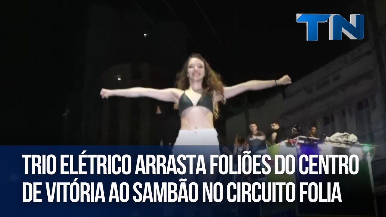 Trio elétrico arrasta foliões do centro de Vitória ao sambão no Circuito Folia