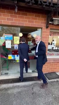 Emmanuel Macron en visite surprise dans un petit village de Yonne de 930 habitants