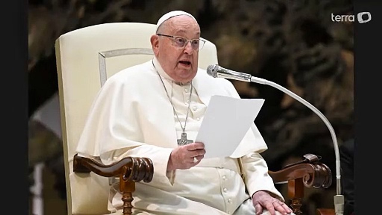 Papa Francisco envia mensagem a católicos brasileiros: 'Rezem por mim'