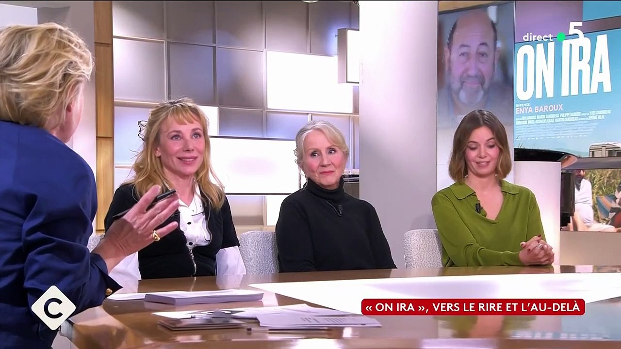 « Un peu pathétique » : Enya Baroux, la fille du réalisateur des Tuche évoque son drôle de lien avec Kad Merad