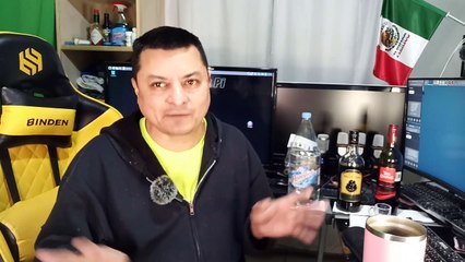 Abriendo Una Botella De Brandy Don Pedro Con Una Bolsa De Botanas Peruanas Platicando Con Todos
