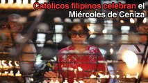 Católicos filipinos se marcan la frente con una cruz de ceniza para celebrar el Miércoles de Ceniza