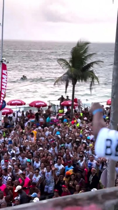 Sósia do R10 agita foliões e artistas no Carnaval de Salvador