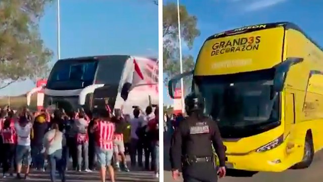 Chivas y América llegan al estadio Akron entre porras de la afición de ambas escuadras