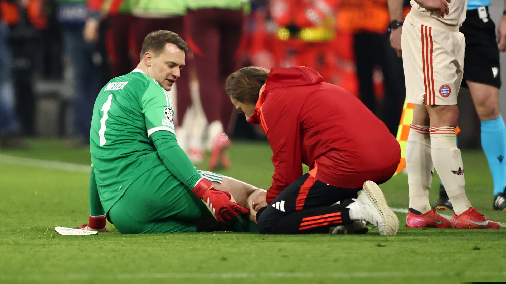 Kompany provides Neuer update after freak injury