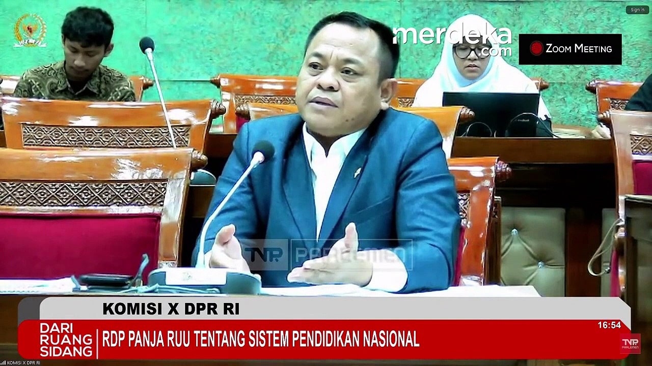 Keras! Komisi X DPR Singgung Nasib Guru  Presiden Prabowo Saja Menangis!