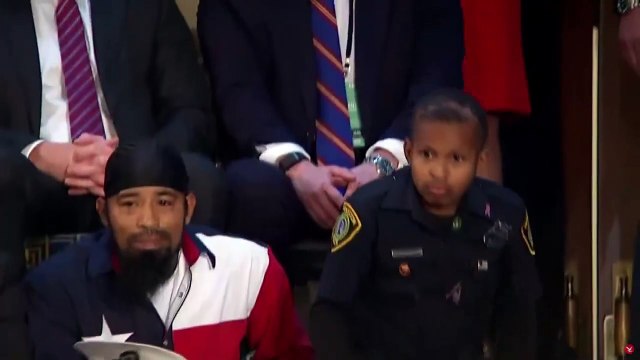 Comment un formidable geste de Donald Trump, vis à vis d'un garçon de 13 ans atteint d'un cancer du cerveau, provoque malaise et polémique parmi ses adversaires démocrates