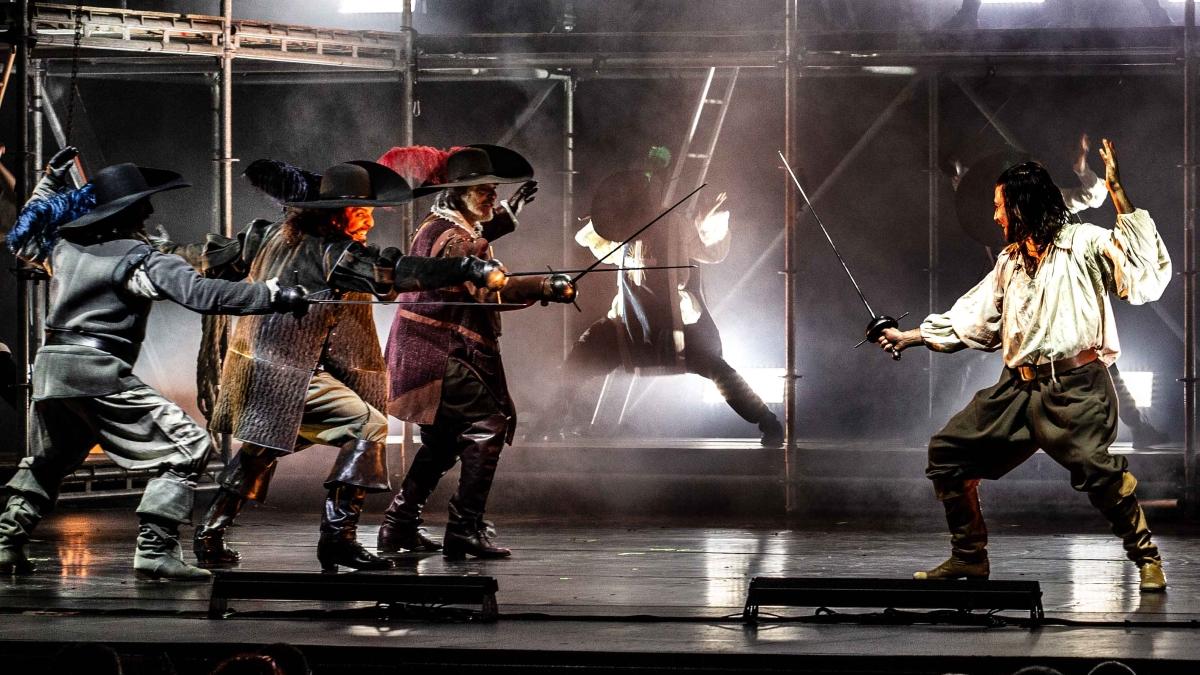 Video «I Tre Moschettieri - Opera pop», la prima al Teatro Brancaccio