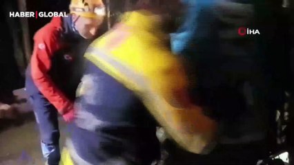 Sinop'ta 3 evin yıkıldığı heyelanda 4 kişi yaralı kurtarıldı