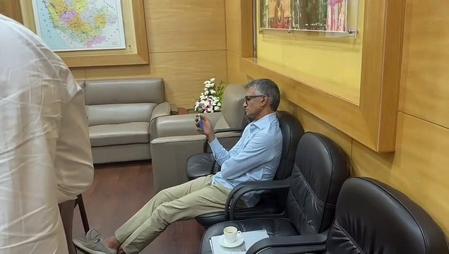 ವಿಧಾನಮಂಡಲ ಕಲಾಪದ ನಡುವೆಯೂ ಅಧಿಕಾರಿಗಳ ಜೊತೆ ವಿಡಿಯೋ ಕಾನ್ಫರೆನ್ಸ್ ಸಭೆ ನಡೆಸಿದ ಕೃಷ್ಣ ಬೈರೇಗೌಡ