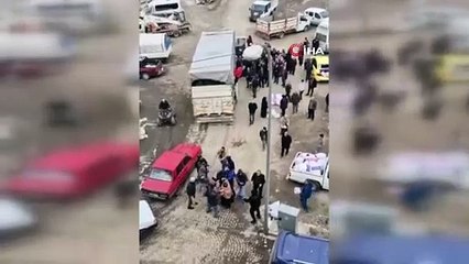 Gıda yardım dağıtımında kavga çıktı! O anlar kamerada