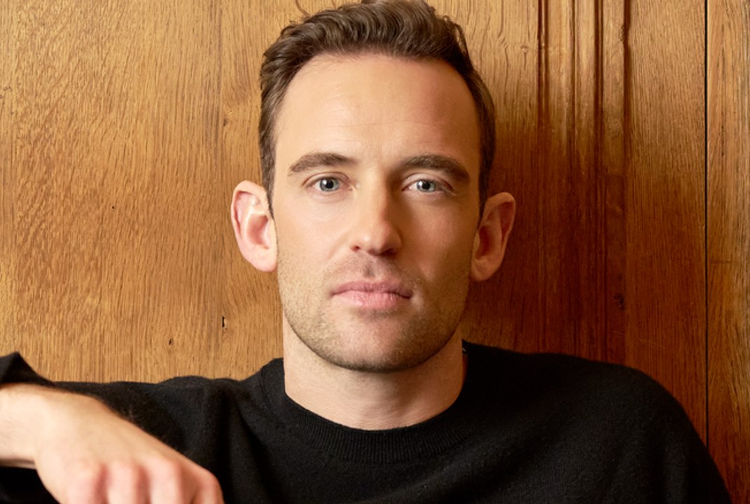 Joël Dicker n’a pas sorti un, mais deux livres cette semaine ! Il nous dit tout sur « Le Tigre », écrit à l’âge de 20 ans