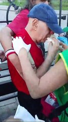 Reprimen a jubilados