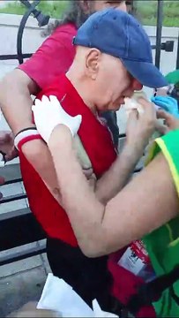 Reprimen a jubilados