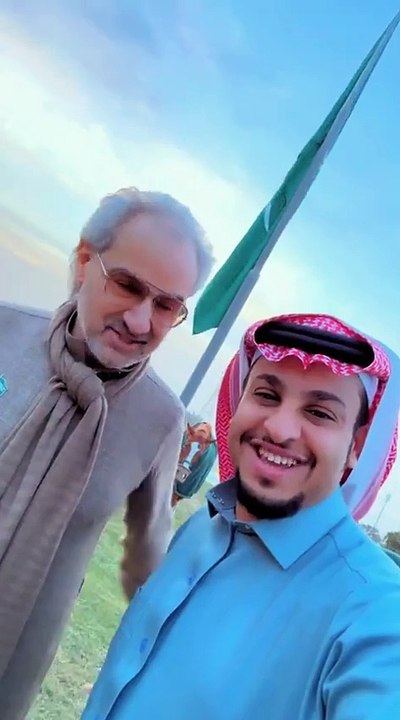 الوليد بن طلال مع فيصل العيسى يحتفي بشباب البومب 13