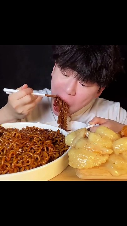 Follow for more ASMR videos🌮🍟 Credits: @mminii_i #mukbang #asmr #fastfood #asmreating