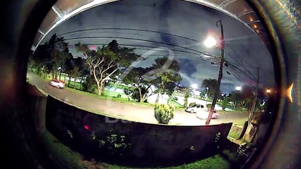 Sobrado em chamas após explosão de botijão de gás
