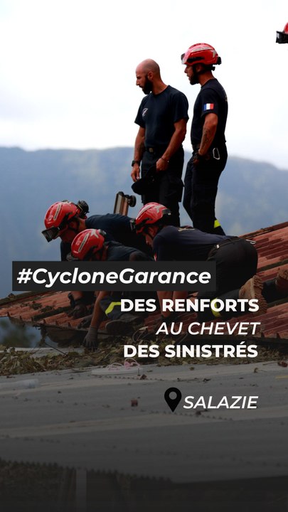 La Sécurité civile bâche les toits fragilisés par le cyclone Garance à Salazie