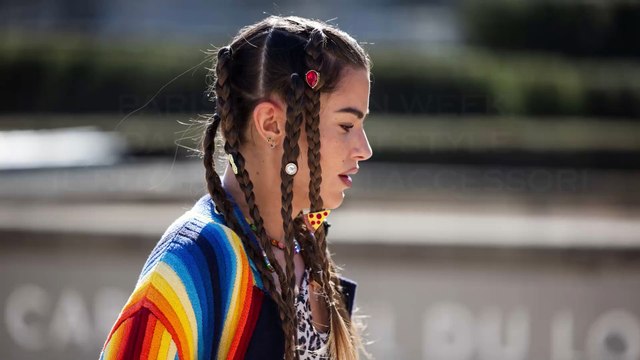 Paris Fashion Week: dallo street style ritornano gli accessori per capelli