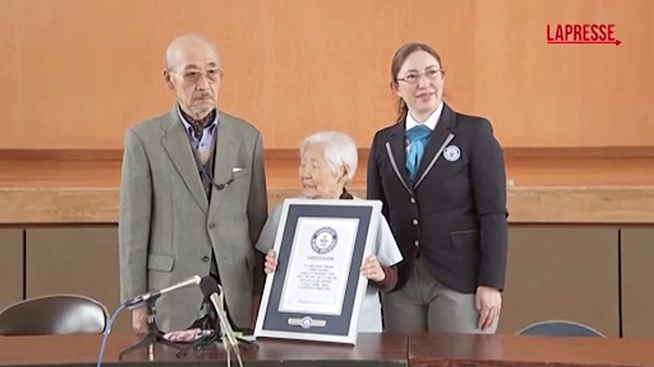 Giappone, parrucchiera di 108 anni entra nel Guinness dei primati