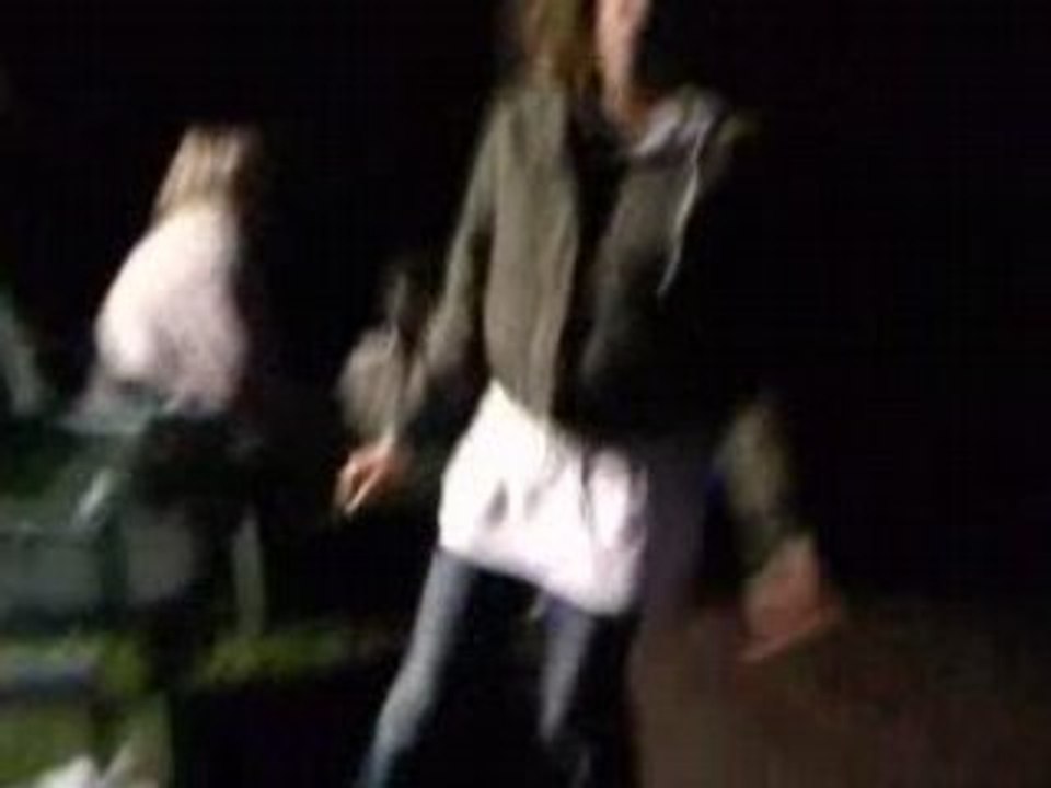 Micka dans la piscine a 5 degrès lol...!