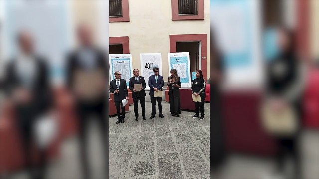 La directora periodística del diario, Nora Veiras, asistió a la inauguración de 40 años de democracia. 40 portadas de Página12