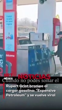 El actor Rupert Grint, famoso por interpretar a Ron Weasley en Harry Potter, fue captado mientras cargaba gasolina y sorprendió a todos al gritar en tono de broma: “Expensive Petroleum”, haciendo alusión a los altos precios del combustible.