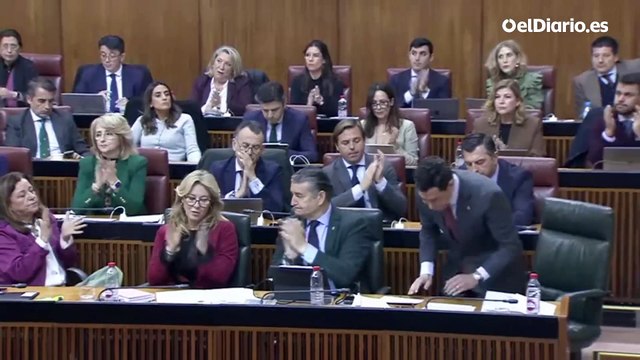 Enfermeras irrumpen en el Parlamento andaluz contra los recortes laborales: Decimos basta