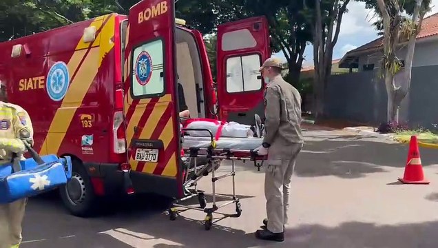 Colisão de motonetas deixa duas mulheres feridas em cruzamento de Umuarama