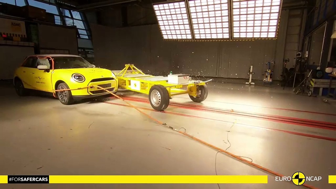 La Mini Cooper électrique obtient cinq étoiles aux crash-tests Euro NCAP 2025