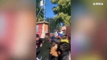 Iniziativa sulle foibe in un istituto di Roma, tensione e proteste