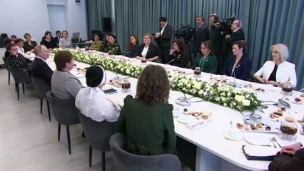 Πούτιν για Μακρόν: «Κάποιοι ξέχασαν τι συνέβη στον Ναπολέοντα»