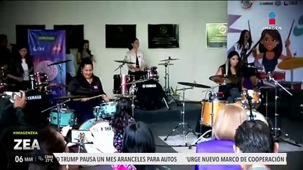 Mujeres bateristas participan en el Drum Fest en el Senado