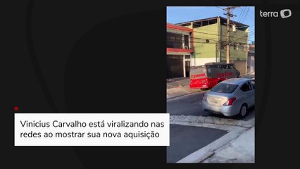 Influenciador arremata carro-forte em leilão e circula pelas ruas de SP