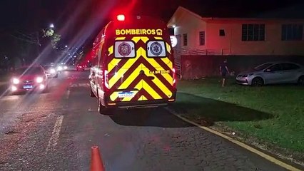 Moto e utilitário se envolvem em acidente na Rua Universitária